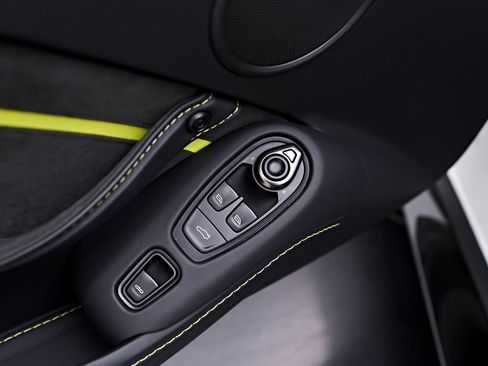 Used 2023 Aston Martin V8 Vantage Roadster image 43