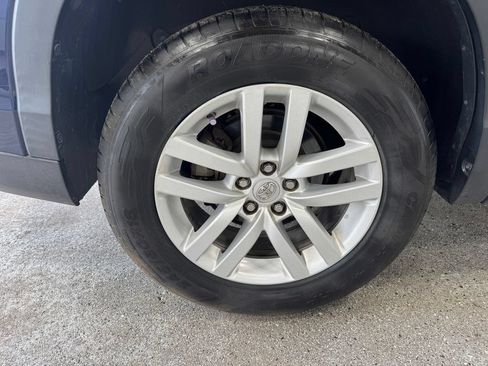 Used 2015 Toyota Highlander LE FWD image 26