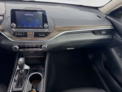 Used 2024 Nissan Altima 2.5 SV FWD image 24