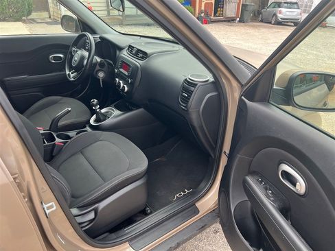 Used 2014 Kia Soul FWD image 13