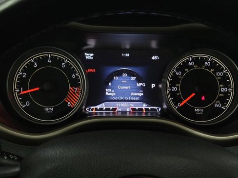 Used 2015 Jeep Cherokee Limited w/ Luxury Group image 12