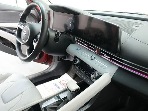 Used 2023 Hyundai Elantra Limited image 28