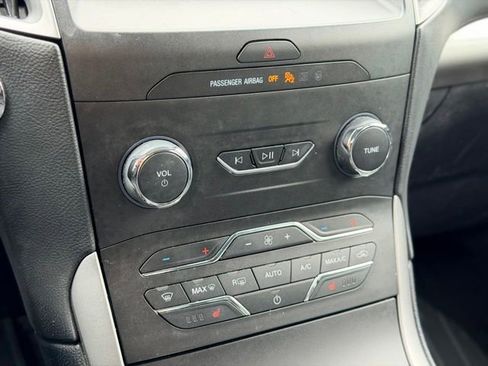 Used 2019 Ford Edge SEL w/ Equipment Group 201A AWD/4WD image 15