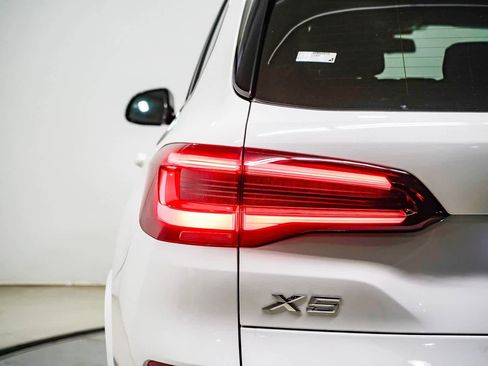 Used 2022 BMW X5 xDrive45e w/ M Sport Package image 9