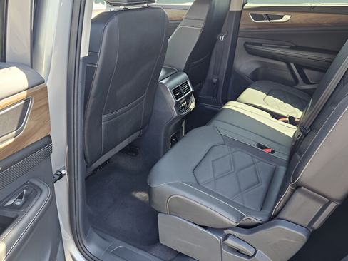 Certified 2025 Volkswagen Atlas SE FWD image 16