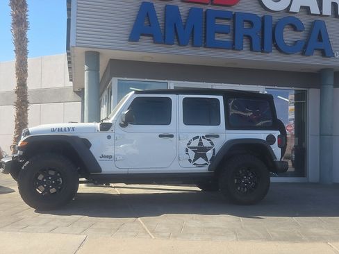 Used 2024 Jeep Wrangler Unlimited AWD/4WD image 3