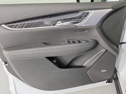 Certified 2025 Cadillac XT6 Premium Luxury FWD image 21