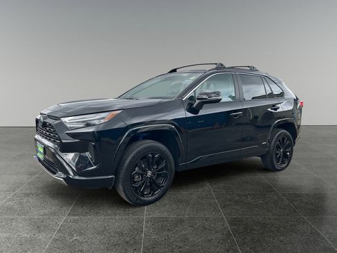 Used 2022 Toyota RAV4 SE w/ Convenience Package AWD/4WD image 4