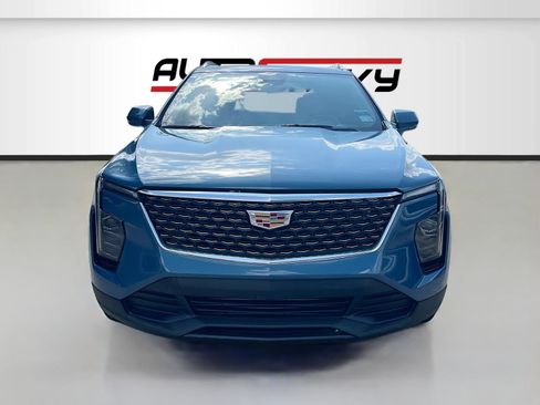 Used 2024 Cadillac XT4 Premium Luxury w/ Technology Package FWD image 2