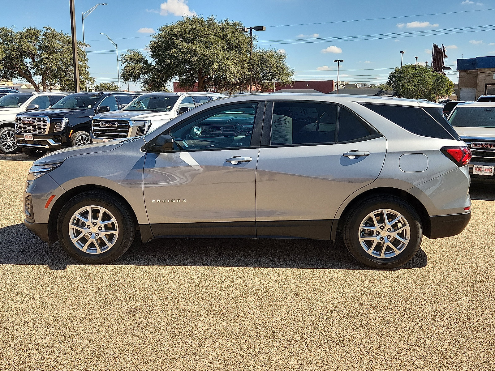 Used 2024 Chevrolet Equinox LS w/ LS Convenience Package FWD image 2