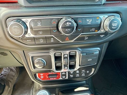 Used 2021 Jeep Wrangler Unlimited Rubicon AWD/4WD image 17