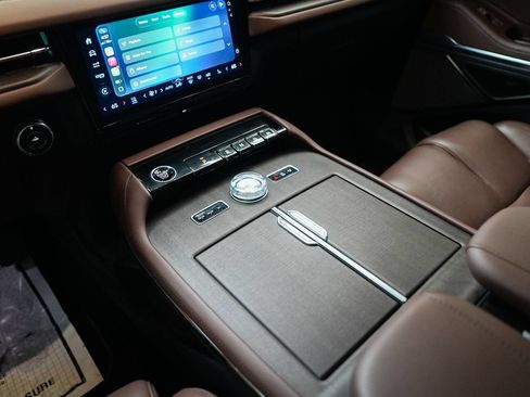 Used 2025 Lincoln Navigator Reserve AWD/4WD image 25