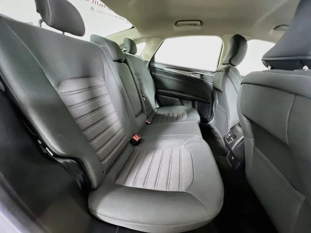 Used 2019 Ford Fusion SE FWD image 26