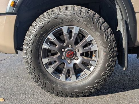 Used 2023 Nissan Titan PRO-4X w/ Pro-4x Convenience Package image 19