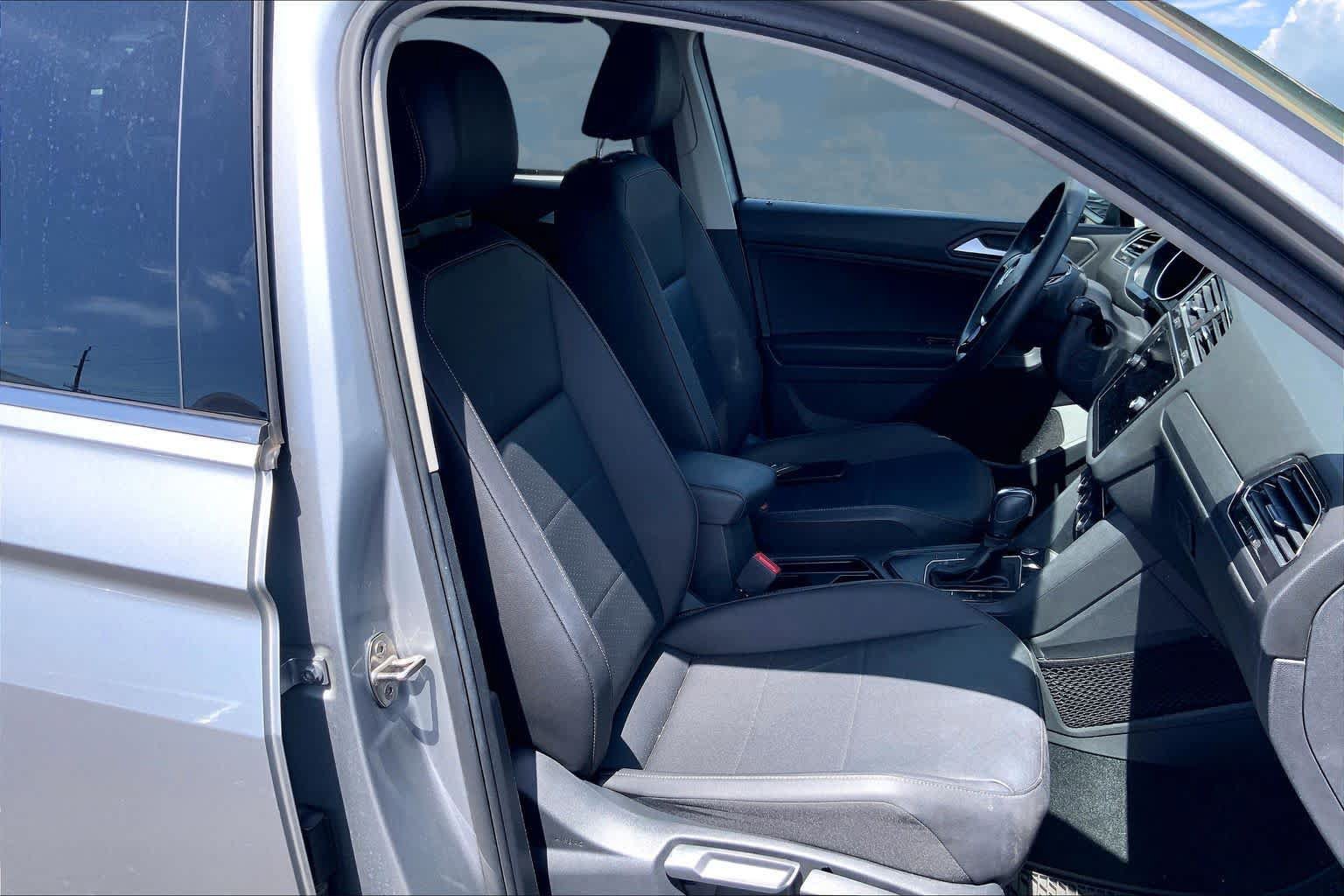 Used 2020 Volkswagen Tiguan SE FWD image 13