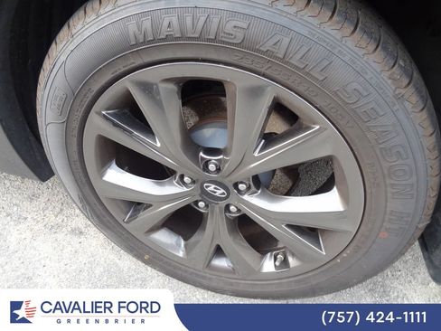 Used 2017 Hyundai Santa Fe Sport FWD image 11
