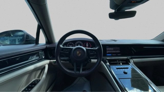 Used 2025 Porsche Panamera 4 w/ Premium Package AWD/4WD image 14