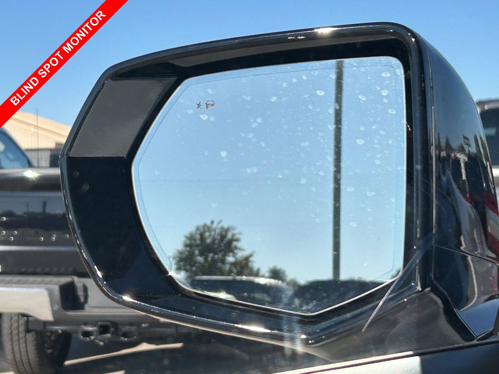 Used 2025 GMC Yukon Elevation AWD/4WD image 12