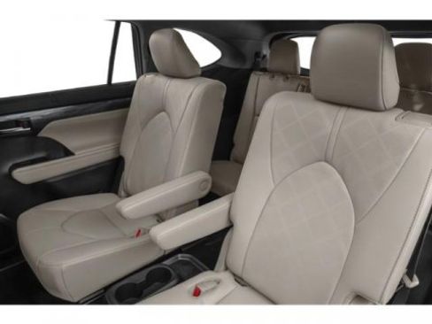 Used 2020 Toyota Highlander Limited image 13