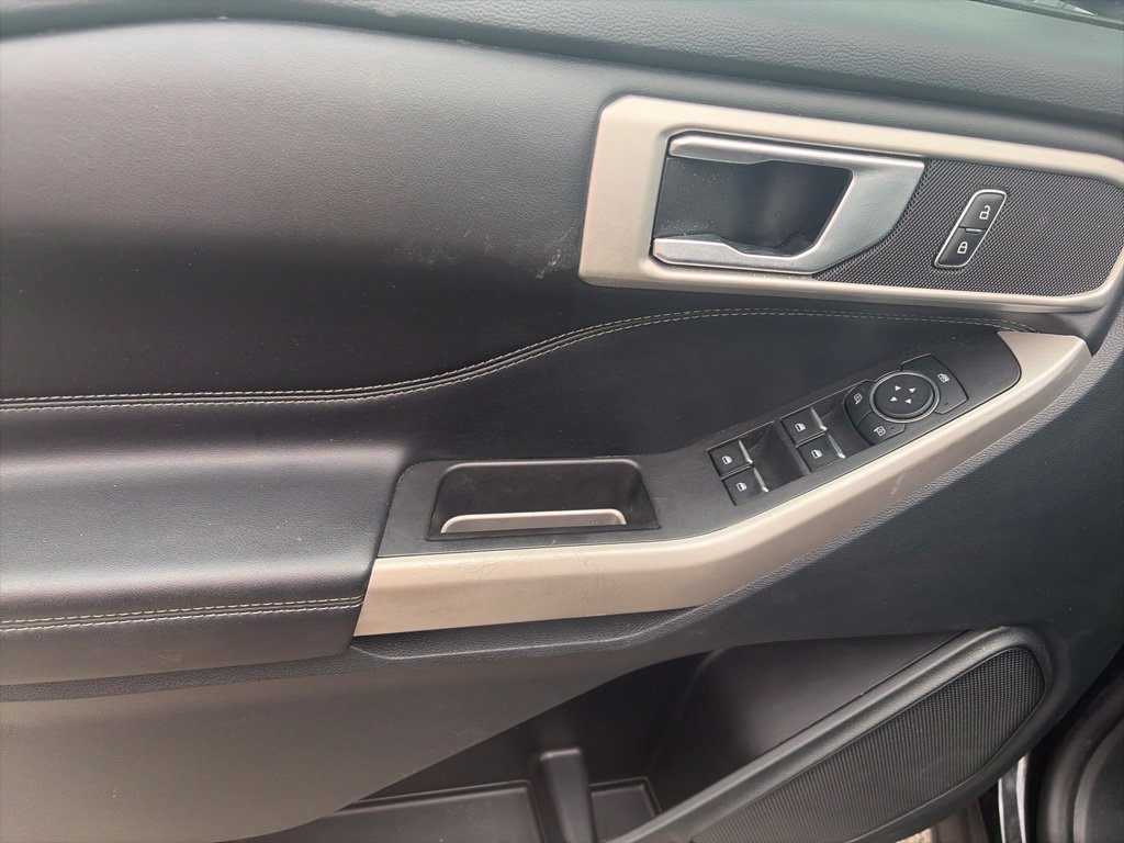 Used 2023 Ford Explorer XLT AWD/4WD image 17