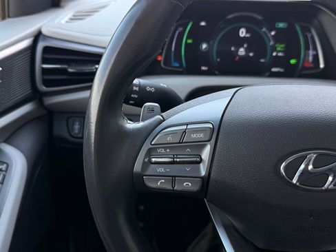 Used 2020 Hyundai Ioniq Limited image 18