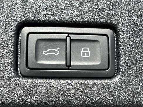 Used 2024 Audi Q4 e-tron Premium Plus image 19