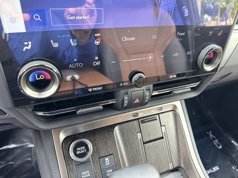 Used 2024 Lexus GX 550 w/ Accessory Package (2T) AWD/4WD image 19
