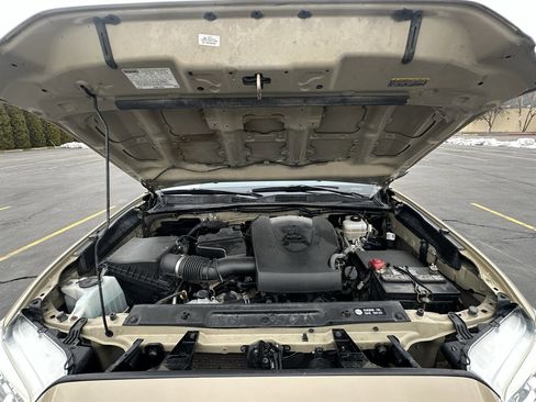 Used 2019 Toyota Tacoma TRD Off-Road image 38