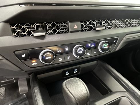 Used 2025 Honda Accord SE image 19