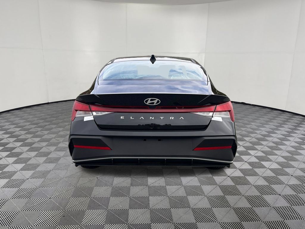 Certified 2026 Hyundai Elantra SE FWD image 7