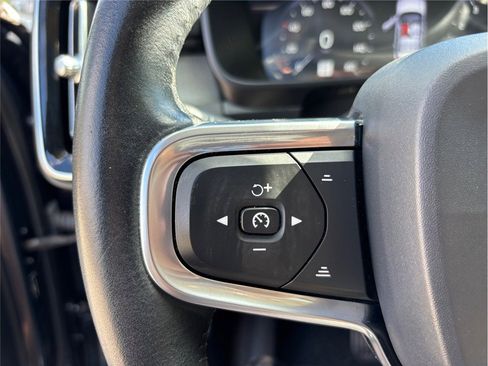 Used 2020 Volvo XC40 T5 Inscription w/ Protection Package image 26