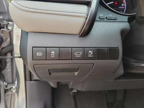 Used 2024 Toyota Camry SE w/ Convenience Package FWD image 12
