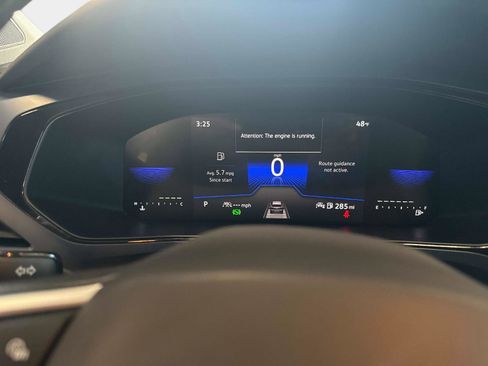 Used 2024 Volkswagen Taos SE image 15