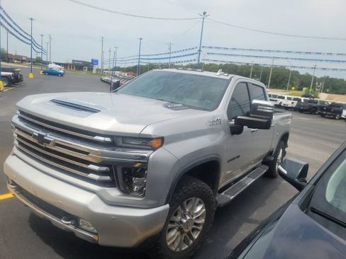 Used 2020 Chevrolet Silverado 2500 High Country AWD/4WD image 3