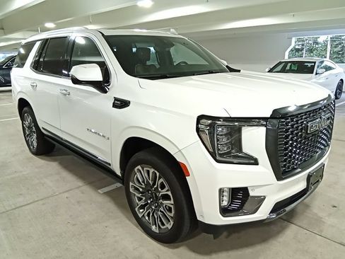 Used 2024 GMC Yukon Denali Ultimate AWD/4WD image 3