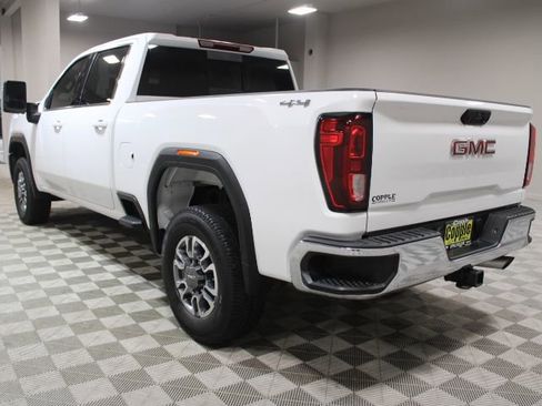 Used 2025 GMC Sierra 2500 SLE w/ SLE Value Package; image 9