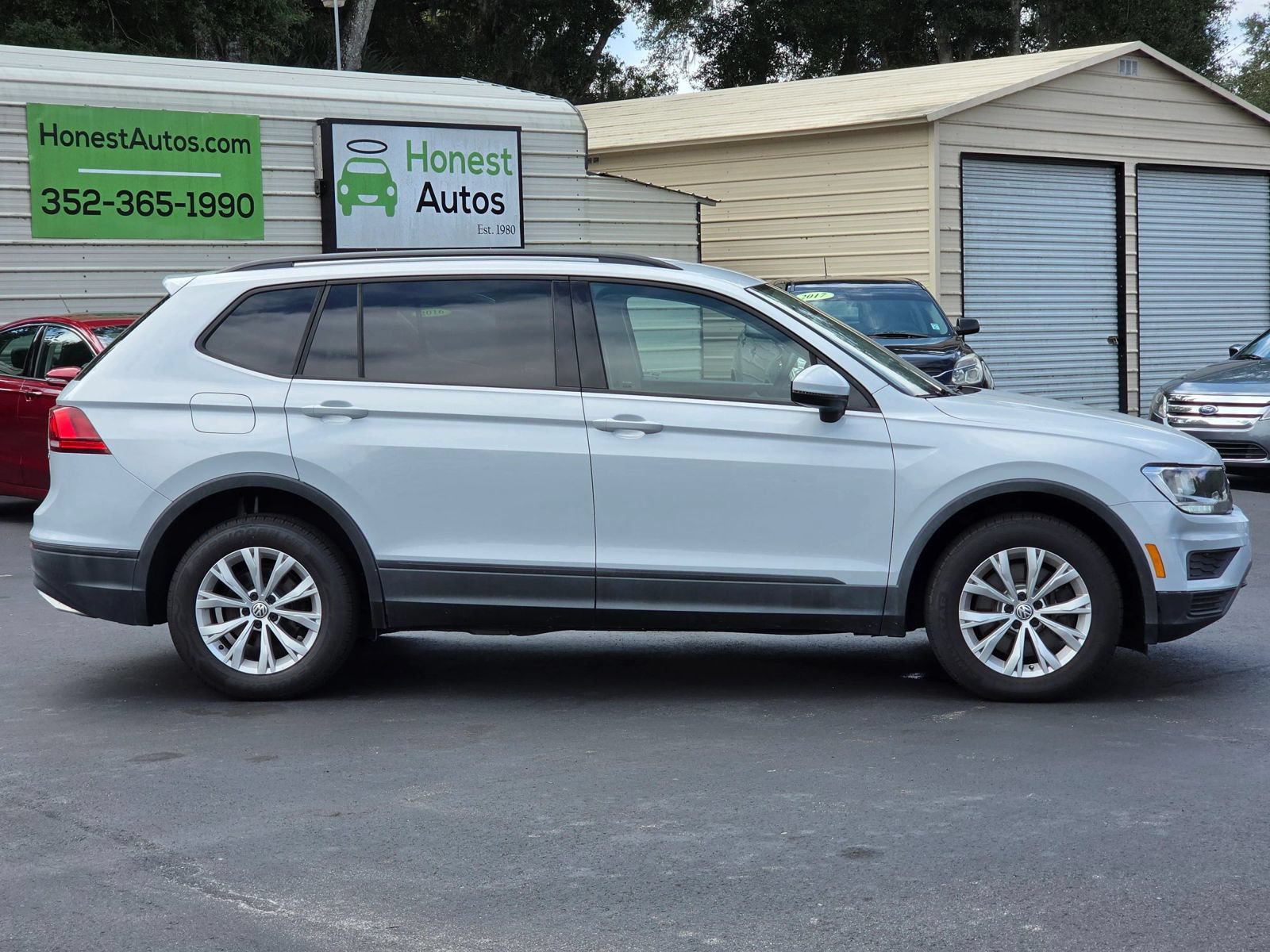 Used 2018 Volkswagen Tiguan S FWD image 2