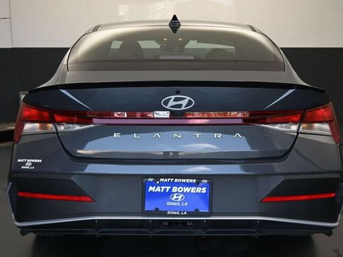 Certified 2025 Hyundai Elantra Sport FWD image 18
