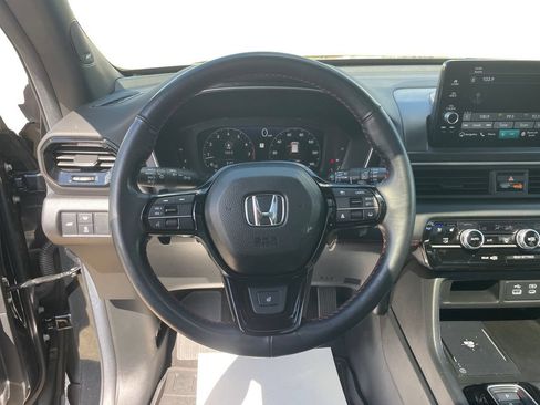 Used 2025 Honda Pilot Black Edition image 21