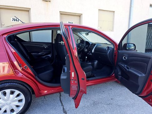 Used 2013 Nissan Versa SV image 25