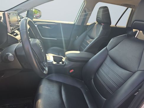 Used 2020 Toyota RAV4 Limited AWD/4WD image 10