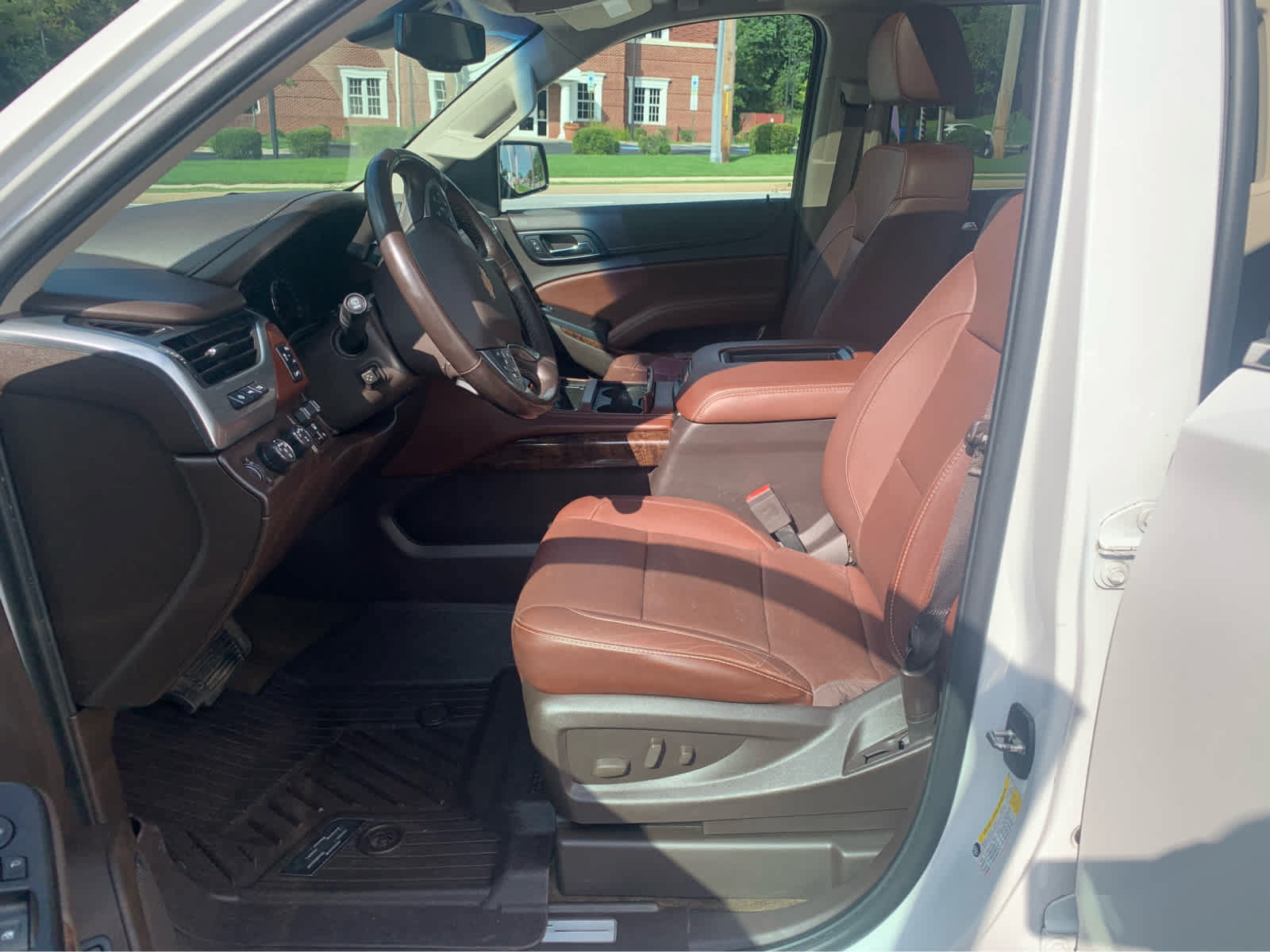 Used 2018 Chevrolet Suburban Premier AWD/4WD image 12