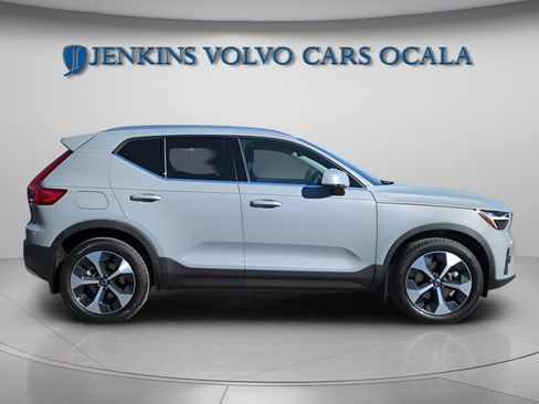 New 2025 Volvo XC40 B5 Core w/ Protection Package Premier image 9