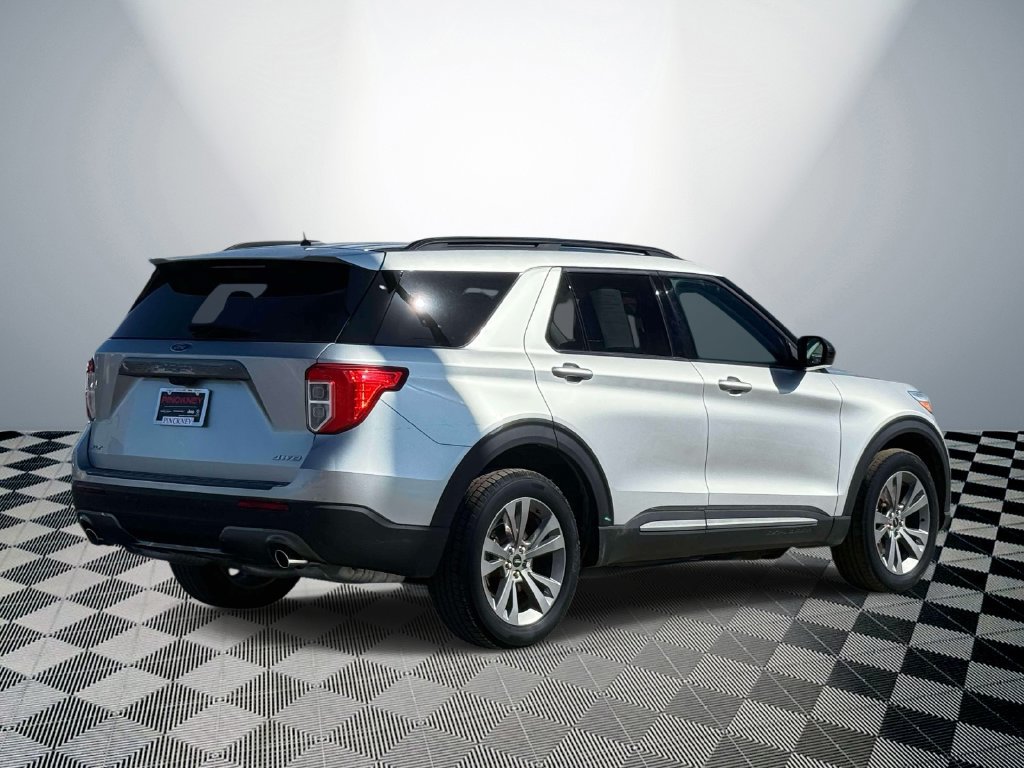 Used 2024 Ford Explorer XLT w/ Equipment Group 202A AWD/4WD image 6