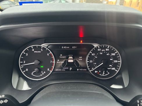 Used 2025 Nissan Rogue SV FWD image 12