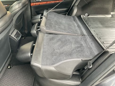 Used 2010 Subaru Outback 2.5i Limited image 38