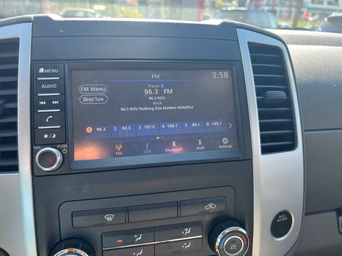 Used 2019 Nissan Frontier SV image 8