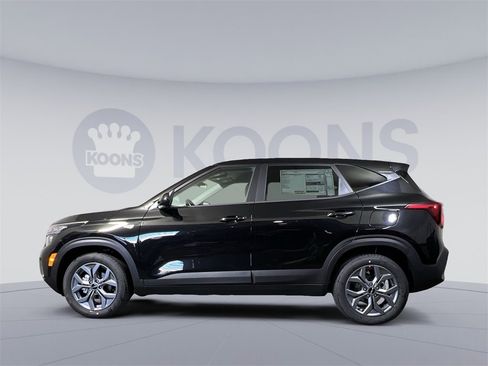 New 2026 Kia Seltos LX image 2