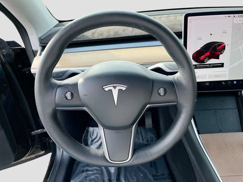 Used 2021 Tesla Model Y 2WD image 10