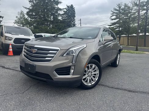 Used 2018 Cadillac XT5 FWD image 2